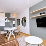 Victus Stylish Apartment In The City Center By Noclegi Renters